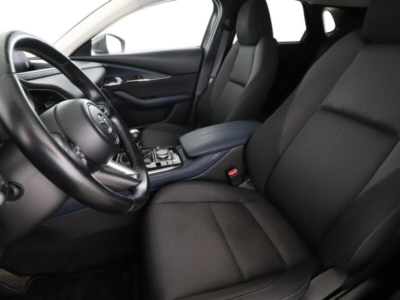 Mazda CX-30 navi led klima auto kamera i czujniki parkowania grzane fotele
