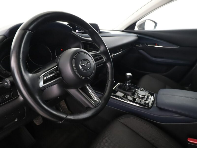 Mazda CX-30 navi led klima auto kamera i czujniki parkowania grzane fotele