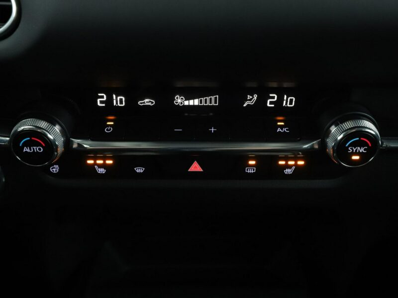 Mazda CX-30 navi led klima auto kamera i czujniki parkowania grzane fotele