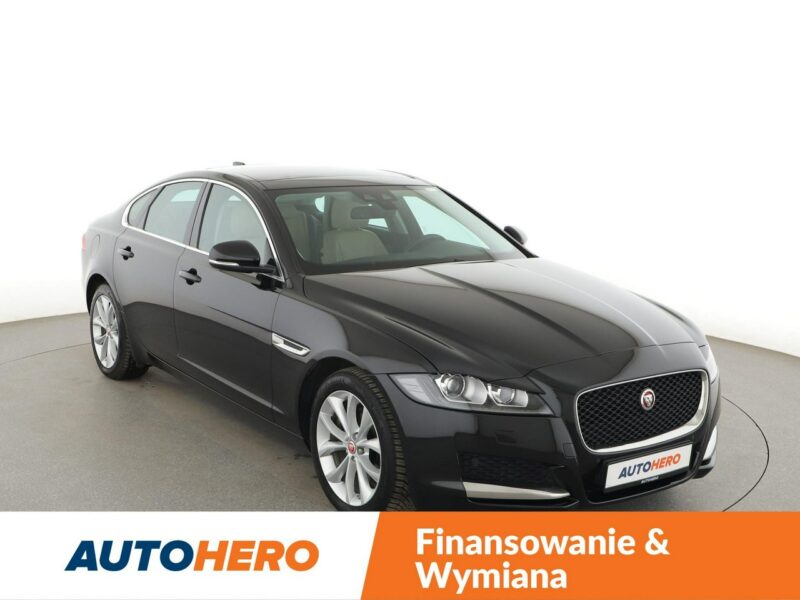 Jaguar XF automat jasne skóry bi-xenon navi grzane fotele szyberdach X260 (2015-)