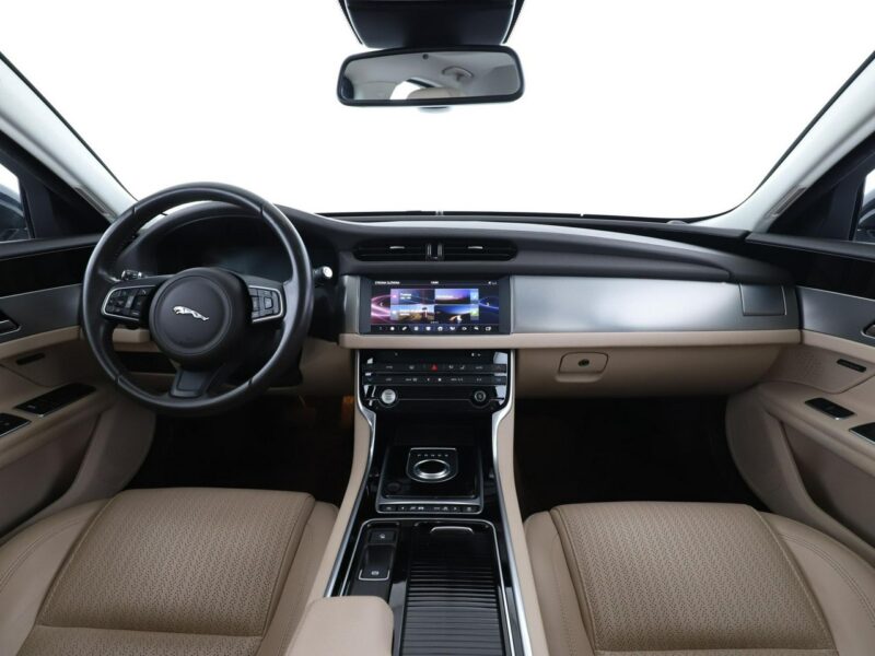 Jaguar XF automat jasne skóry bi-xenon navi grzane fotele szyberdach X260 (2015-)