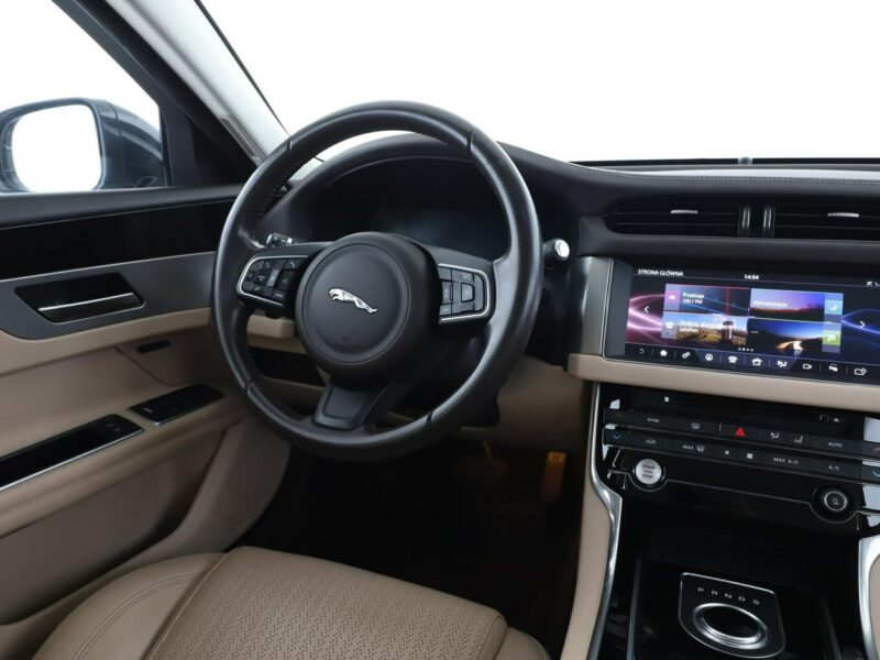 Jaguar XF automat jasne skóry bi-xenon navi grzane fotele szyberdach X260 (2015-)