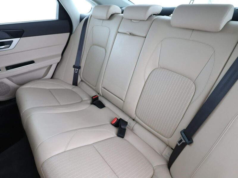 Jaguar XF automat jasne skóry bi-xenon navi grzane fotele szyberdach X260 (2015-)