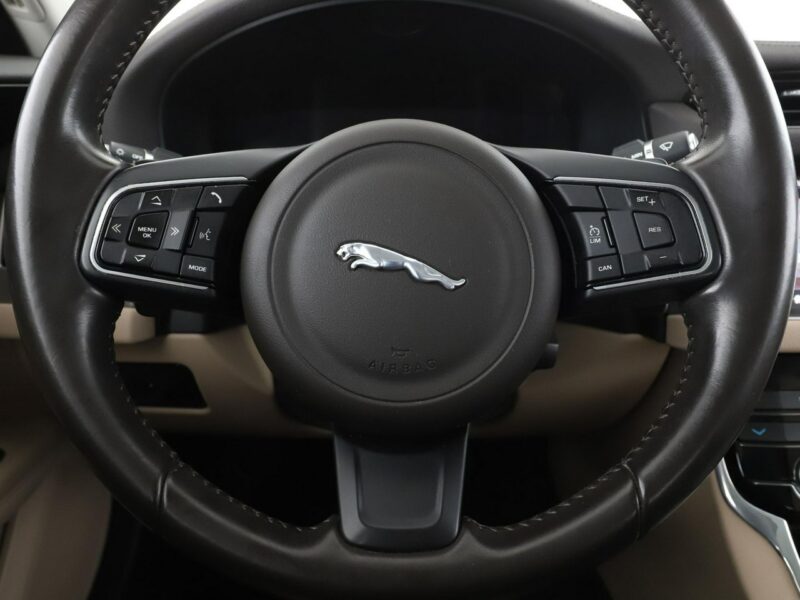 Jaguar XF automat jasne skóry bi-xenon navi grzane fotele szyberdach X260 (2015-)