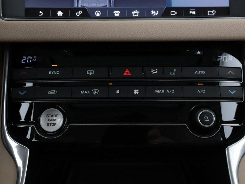 Jaguar XF automat jasne skóry bi-xenon navi grzane fotele szyberdach X260 (2015-)