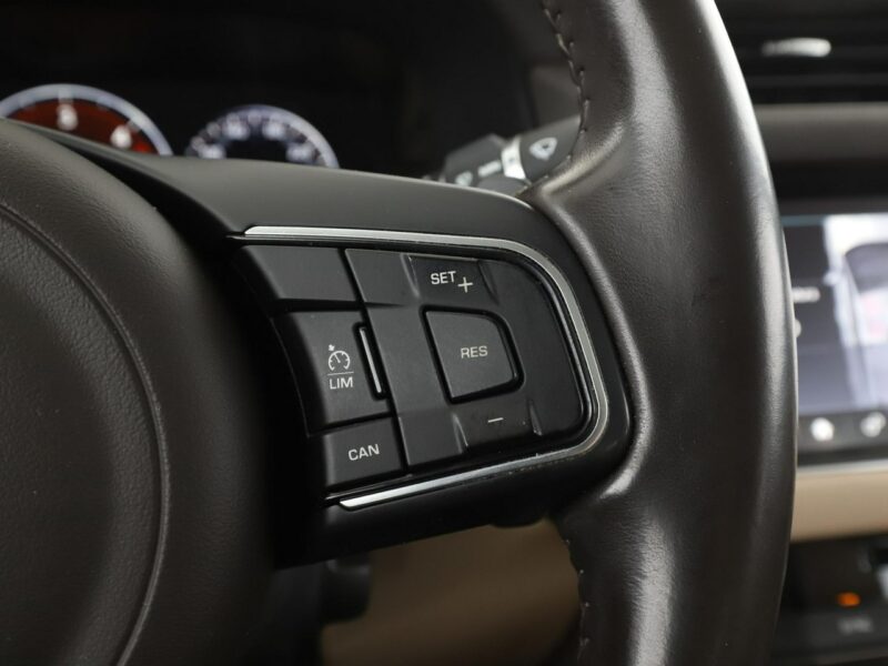 Jaguar XF automat jasne skóry bi-xenon navi grzane fotele szyberdach X260 (2015-)