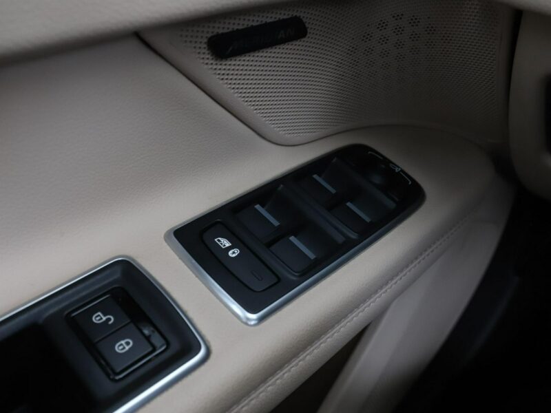 Jaguar XF automat jasne skóry bi-xenon navi grzane fotele szyberdach X260 (2015-)