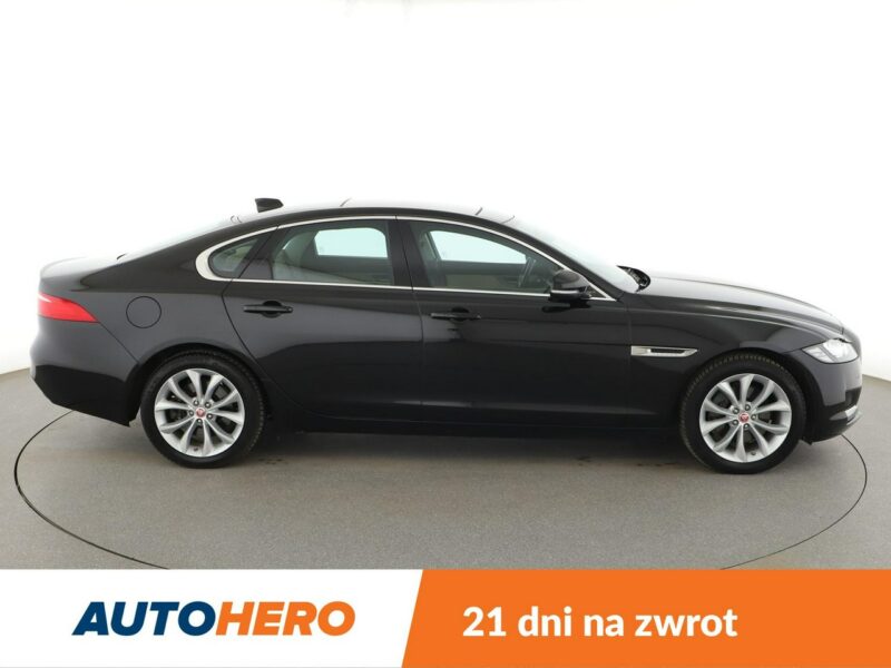Jaguar XF automat jasne skóry bi-xenon navi grzane fotele szyberdach X260 (2015-)