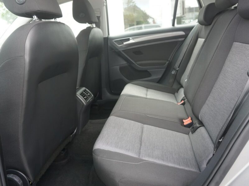 Volkswagen Golf z polskiego salonu, serwisowany, rok gwarancji, VII (2012-)