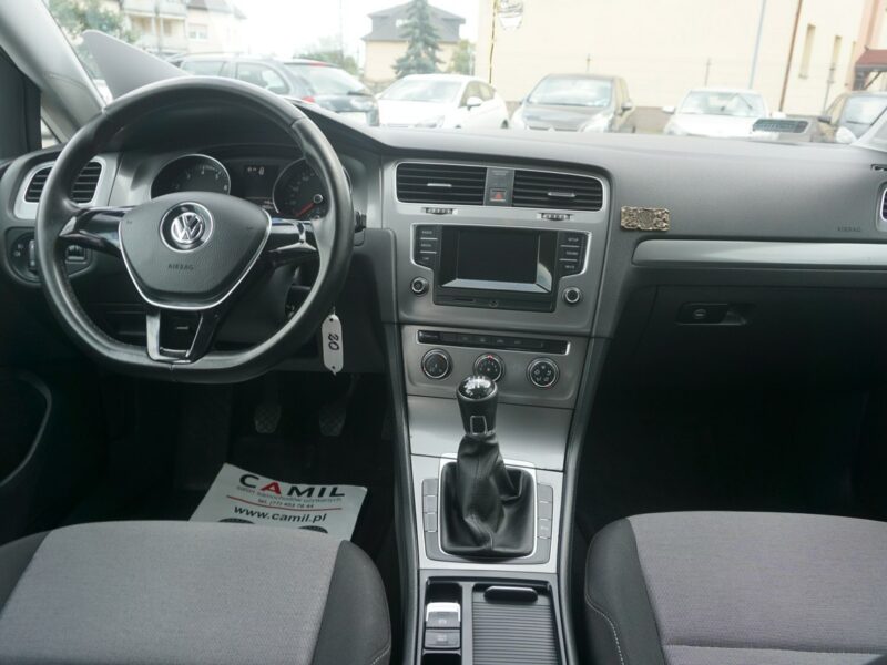 Volkswagen Golf z polskiego salonu, serwisowany, rok gwarancji, VII (2012-)