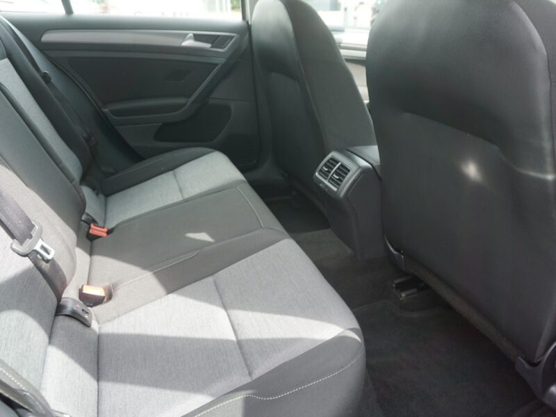 Volkswagen Golf z polskiego salonu, serwisowany, rok gwarancji, VII (2012-)