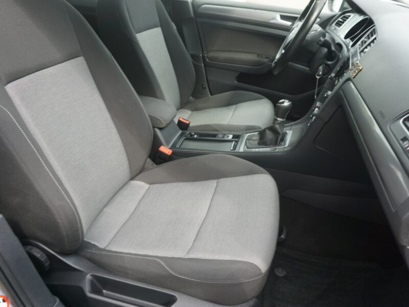 Volkswagen Golf z polskiego salonu, serwisowany, rok gwarancji, VII (2012-)