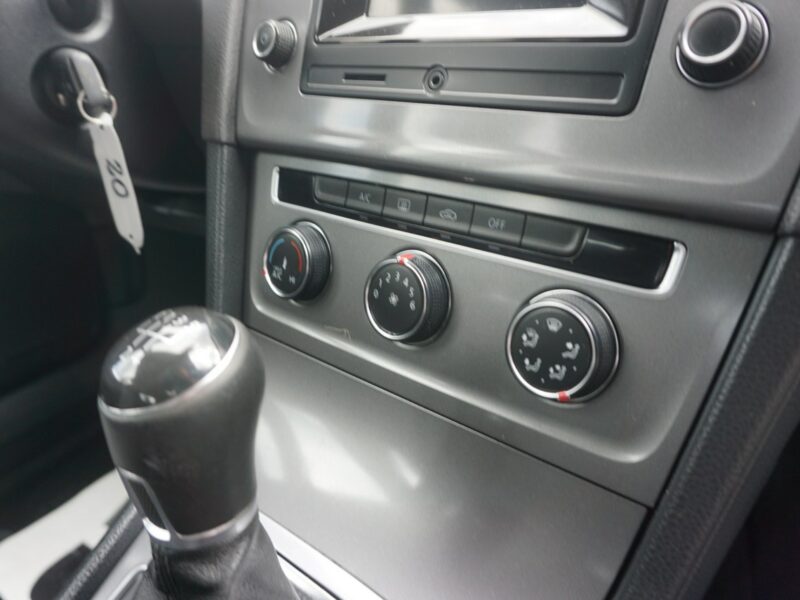 Volkswagen Golf z polskiego salonu, serwisowany, rok gwarancji, VII (2012-)