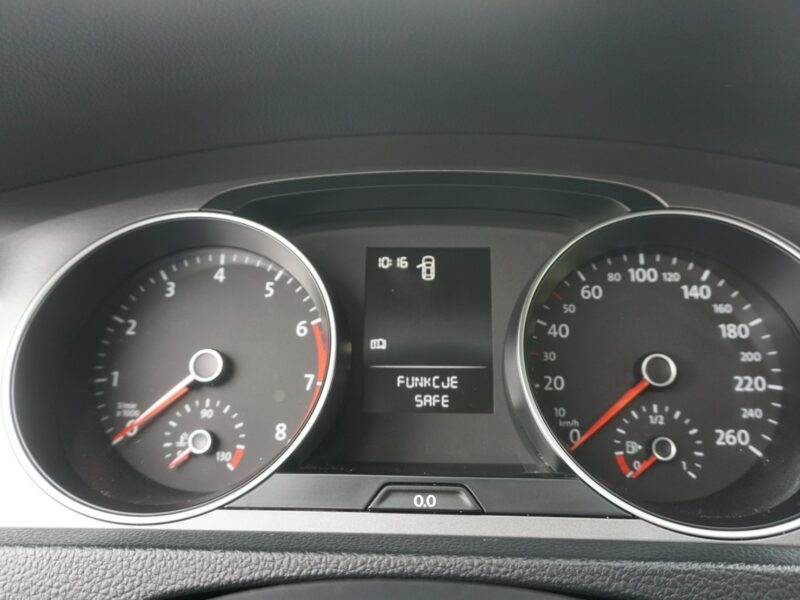 Volkswagen Golf z polskiego salonu, serwisowany, rok gwarancji, VII (2012-)