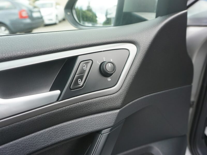 Volkswagen Golf z polskiego salonu, serwisowany, rok gwarancji, VII (2012-)