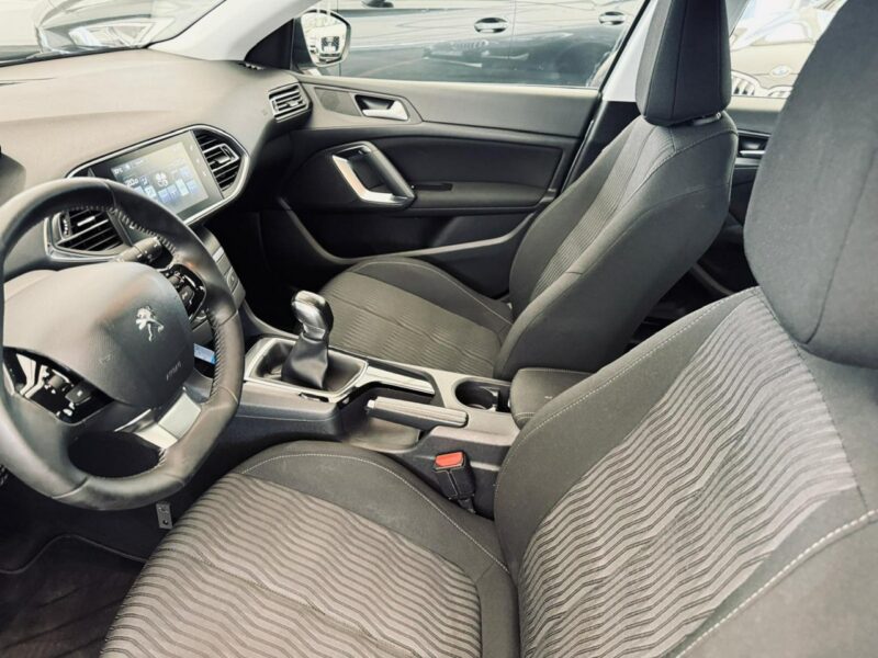 Peugeot 308 1.2 Benzyna* 81 KM* ZAREJESTROWANY* T9 (2014-2021)