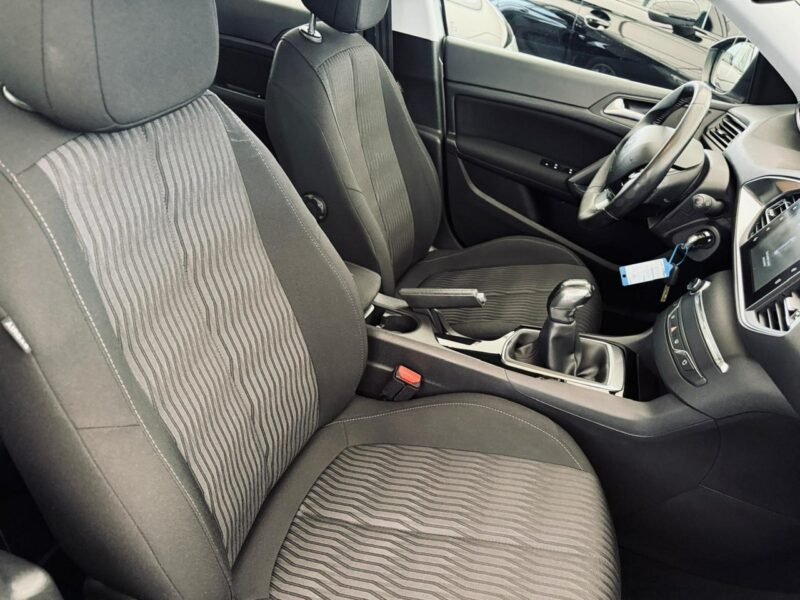 Peugeot 308 1.2 Benzyna* 81 KM* ZAREJESTROWANY* T9 (2014-2021)