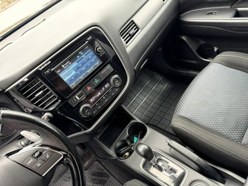 Mitsubishi Outlander 4x4, PL Salon, 7-dmio Osobowy, LED, Kamera cofani, Tempomat, Bluetooth III (2012-)