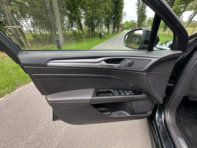 Ford Mondeo MK5 2.0 TDCI 180 Koni Convers Titanium Led Navi PowerShift Alu 18 Mk5 (2014-)