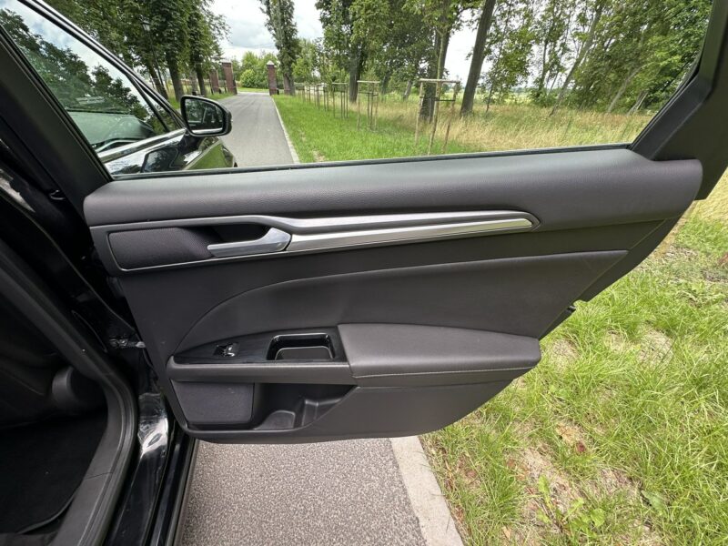 Ford Mondeo MK5 2.0 TDCI 180 Koni Convers Titanium Led Navi PowerShift Alu 18 Mk5 (2014-)