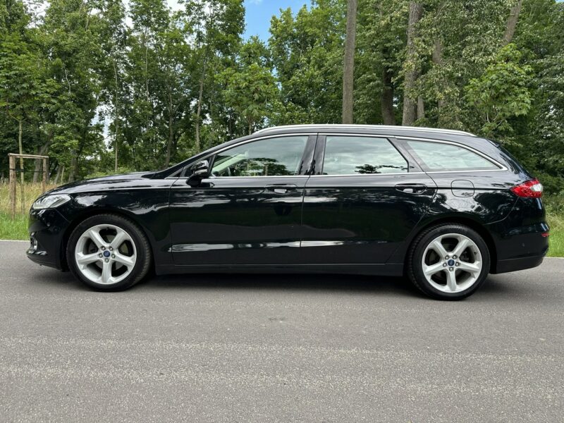 Ford Mondeo MK5 2.0 TDCI 180 Koni Convers Titanium Led Navi PowerShift Alu 18 Mk5 (2014-)
