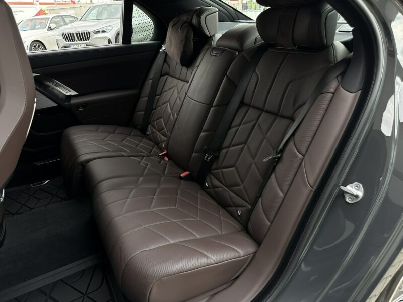 BMW 750 750e xDrive, Individual, Salon PL, FV-23%, Masaże przód i tył, pakiety G70(2022-)