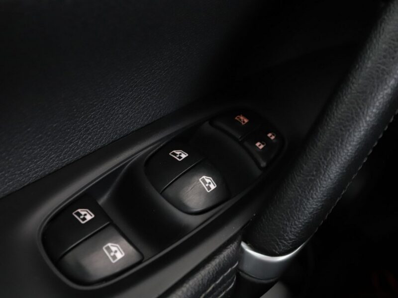 Nissan Qashqai 1.2 N-Connecta Klimatronik Tempomat Nawigacja Grzane Fotele Kamery LED II (2013-2021)