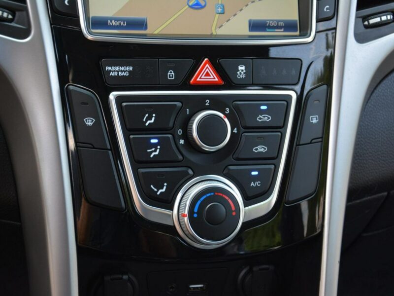 Hyundai i30 Lift Ledy Duża Navi Parktronic Aso Hyundai z Niemiec lakier oryginał II (2012 - 2016)