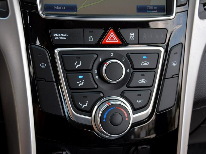 Hyundai i30 Lift Ledy Duża Navi Parktronic Aso Hyundai z Niemiec lakier oryginał II (2012 - 2016)