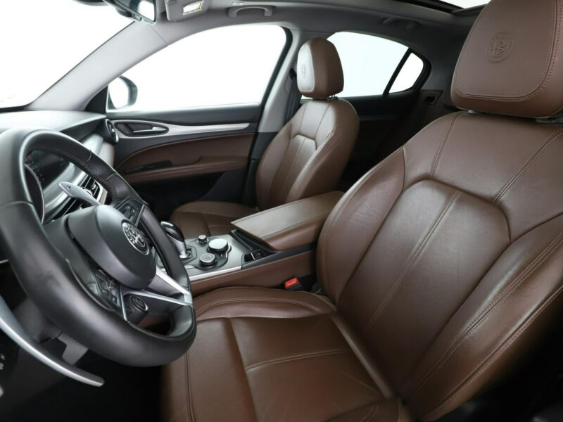 Alfa Romeo Stelvio Executive automat 4x4 280KM skóra panorama ACC PDC-kamera