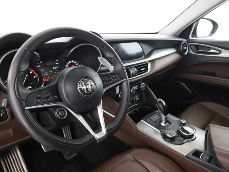 Alfa Romeo Stelvio Executive automat 4x4 280KM skóra panorama ACC PDC-kamera