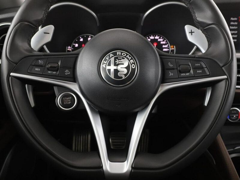 Alfa Romeo Stelvio Executive automat 4x4 280KM skóra panorama ACC PDC-kamera