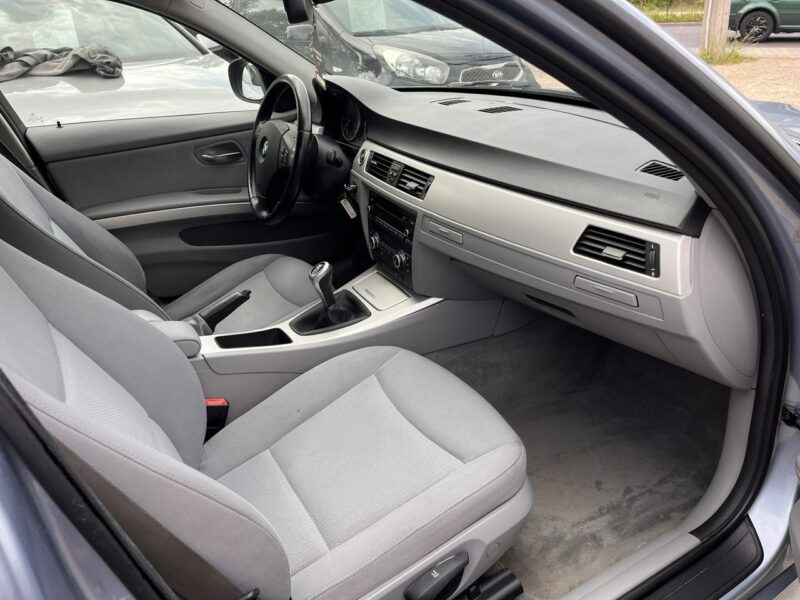 BMW 318 2.0 1wł Klima Alu Czujki Parkowan 6 biegów Bez Rdzy Stan BDB BEzwypadk E90 (2005-2012)
