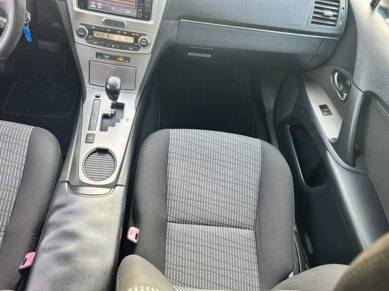 Toyota Avensis Super stan III (2009-)