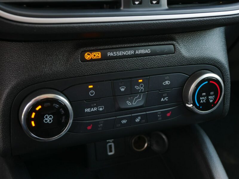 Ford Focus 1.0 E-Boost 100KM Kombi -Navi -Pakiet zimowy -Asystenci jazdy -Zobacz Mk4 (2018-)