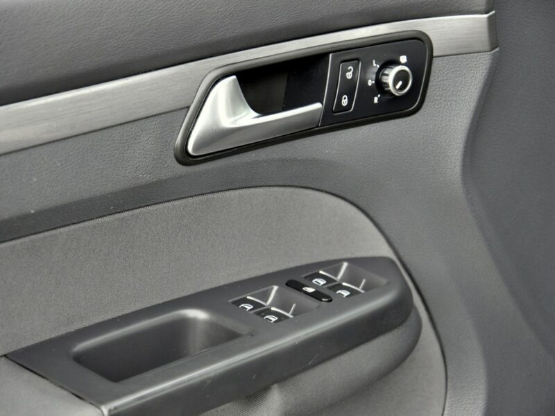Volkswagen Touran 1,6TDi 105KM DSG/Comfortline/Navi/Podgrz.fotele/Parktronic/Alufelgi II (2010-2015)
