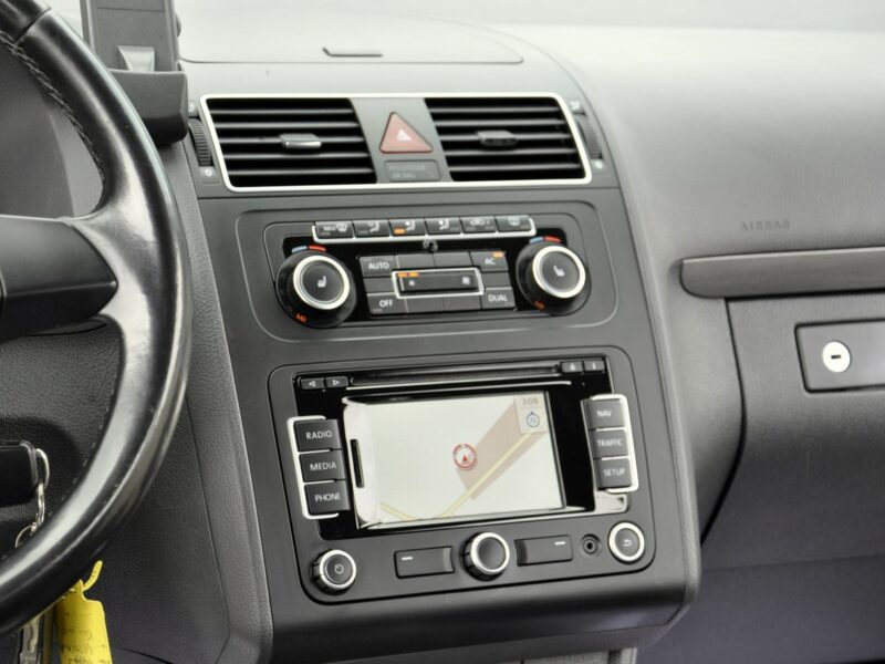 Volkswagen Touran 1,6TDi 105KM DSG/Comfortline/Navi/Podgrz.fotele/Parktronic/Alufelgi II (2010-2015)