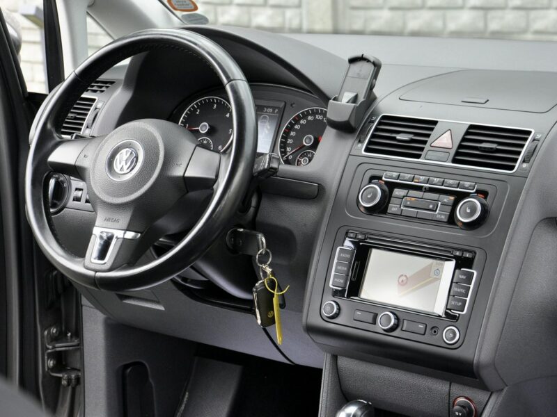 Volkswagen Touran 1,6TDi 105KM DSG/Comfortline/Navi/Podgrz.fotele/Parktronic/Alufelgi II (2010-2015)