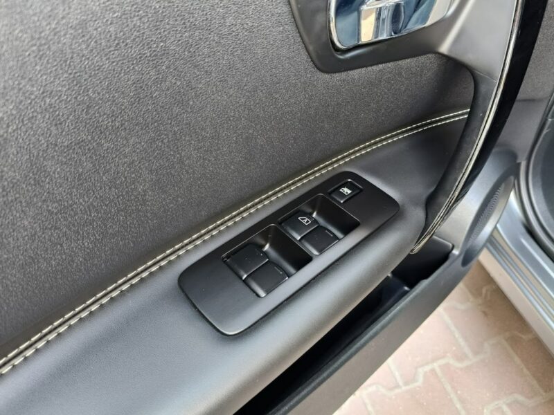 Nissan Qashqai 1.6 117KM, Automat, Kamery 360, Dach Panoramiczny, Navigacja I (2007-2013)
