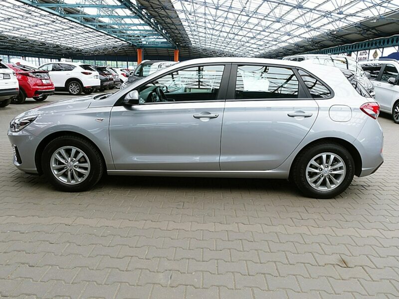 Hyundai i30 1,5 16V Led+Tempomat GWARANCJA 1WŁ Kraj Bezwypadkowy Serwisowany F23% III (2017-)