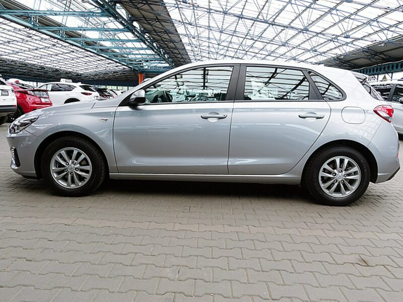 Hyundai i30 1,5 16V Led+Tempomat GWARANCJA 1WŁ Kraj Bezwypadkowy Serwisowany F23% III (2017-)