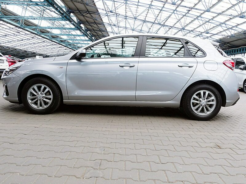 Hyundai i30 1,5 16V Led+Tempomat GWARANCJA 1WŁ Kraj Bezwypadkowy Serwisowany F23% III (2017-)