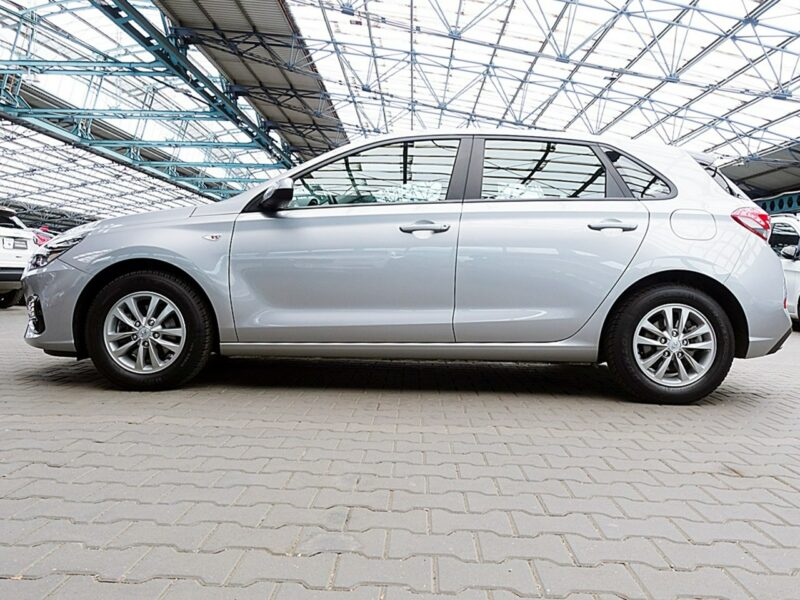 Hyundai i30 1,5 16V Led+Tempomat GWARANCJA 1WŁ Kraj Bezwypadkowy Serwisowany F23% III (2017-)