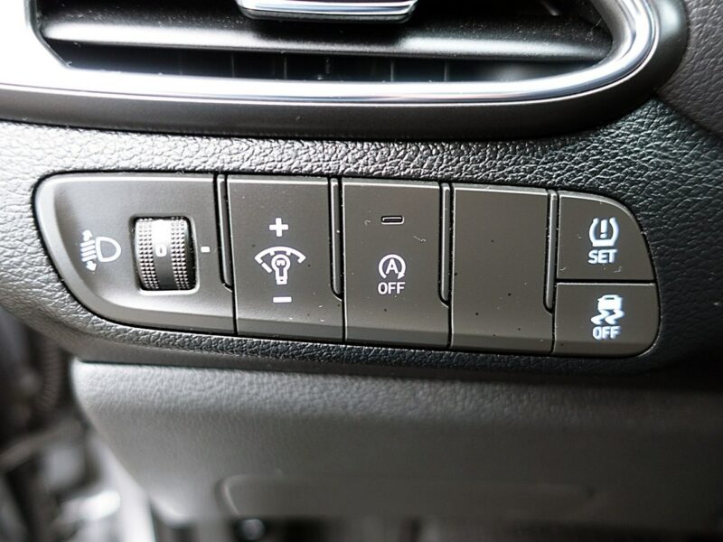 Hyundai i30 1,5 16V Led+Tempomat GWARANCJA 1WŁ Kraj Bezwypadkowy Serwisowany F23% III (2017-)