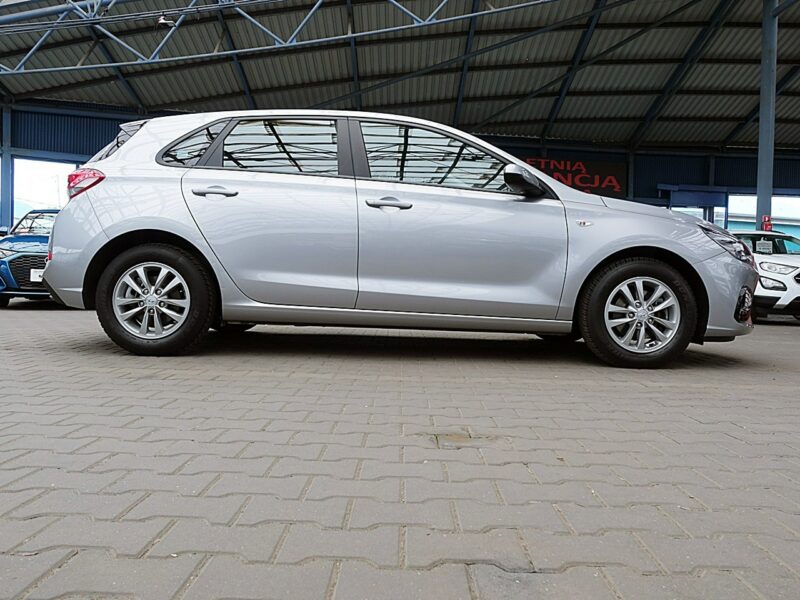 Hyundai i30 1,5 16V Led+Tempomat GWARANCJA 1WŁ Kraj Bezwypadkowy Serwisowany F23% III (2017-)