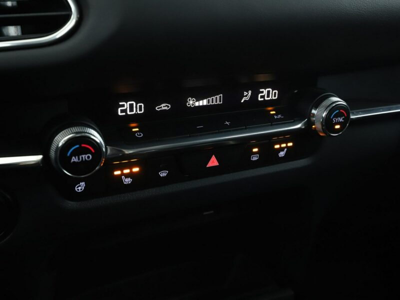 Mazda CX-30 mHEV navi LED klima auto kamera i czujniki parkowania grzane fotele