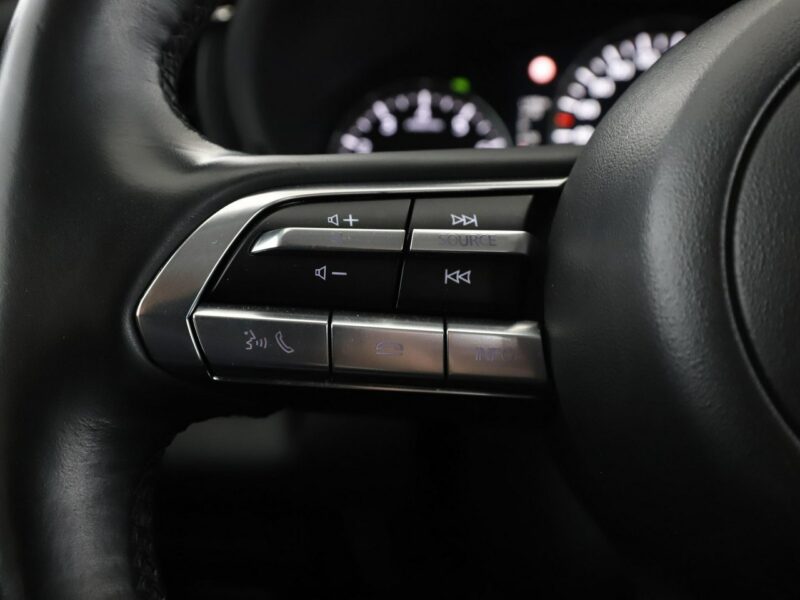 Mazda CX-30 mHEV navi LED klima auto kamera i czujniki parkowania grzane fotele