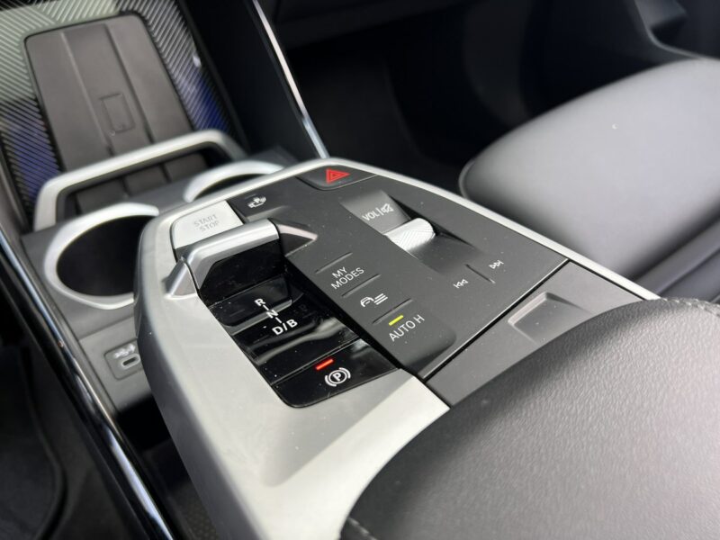BMW iX1 xDrive30 306km, mPakiet, HUD, Harman, Panorama, FV23%