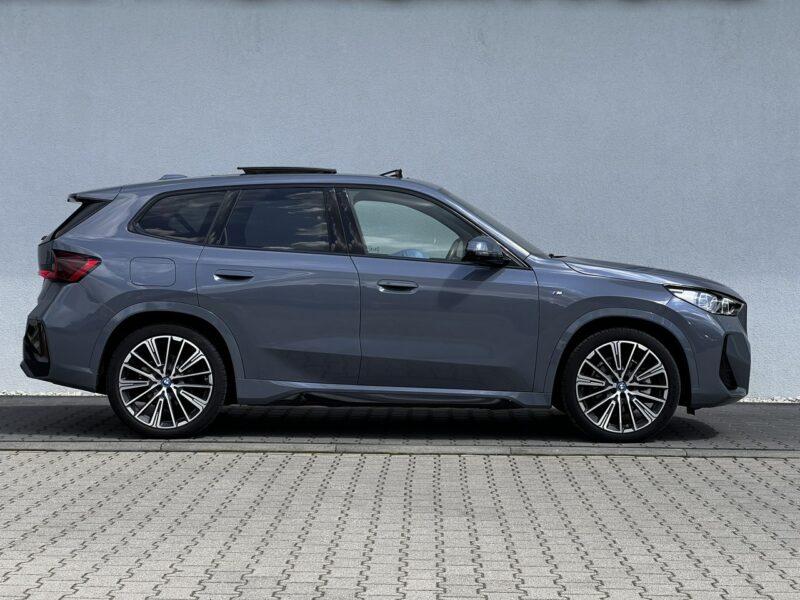 BMW iX1 xDrive30 306km, mPakiet, HUD, Harman, Panorama, FV23%
