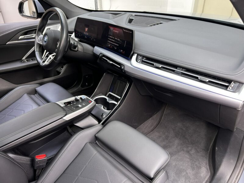 BMW iX1 xDrive30 306km, mPakiet, HUD, Harman, Panorama, FV23%